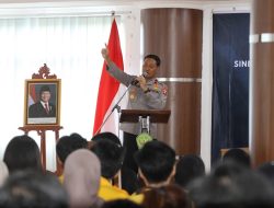 Wakapolda Kalteng Jadi Narasumber Kuliah Umum di UPR, Bahas Peran Polri dalam Mendukung Asta Cita 2045
