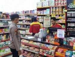 Piket Polsek Sematu Jaya Patroli Toko – toko diwilkum Polsek Sematu Jaya