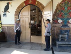 Personil Polres lamandau Pengamanan Gereja Dalam Rangka Kenaikan Yesus Kristus