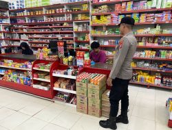 Piket Polsek Sematu Jaya Patroli Toko – toko diwilkum Polsek Sematu Jaya