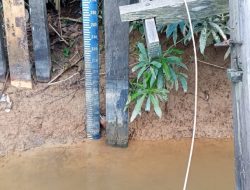 Piket Polsek Lamandau Cek Debit Air Sungai Lamandau