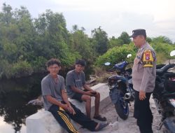 Sambangi warga Babhinkamtibmas ajak masyarakat ikut menjaga keamanan desa.
