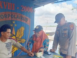 Melalui Klinik Terapung Kapal Polisi, Ditpolairud Polda Kalteng Sasar Masyarakat Pesisir