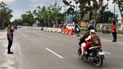 Beri Rasa Aman, Personel Ditsamapta Gelar Pengaturan Lalu Lintas