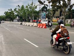 Beri Rasa Aman, Personel Ditsamapta Gelar Pengaturan Lalu Lintas