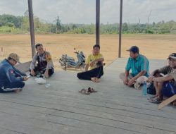Bhabinkamtibmas Polsek Bulik menyambangi warga sosialisasi pencegahan Karhutla