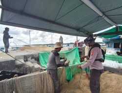 Pastikan Kamtibmas Aman dan Kondusif,Ditpolairud Berikan Imbauan Kepada Nelayan di Das Kumai.